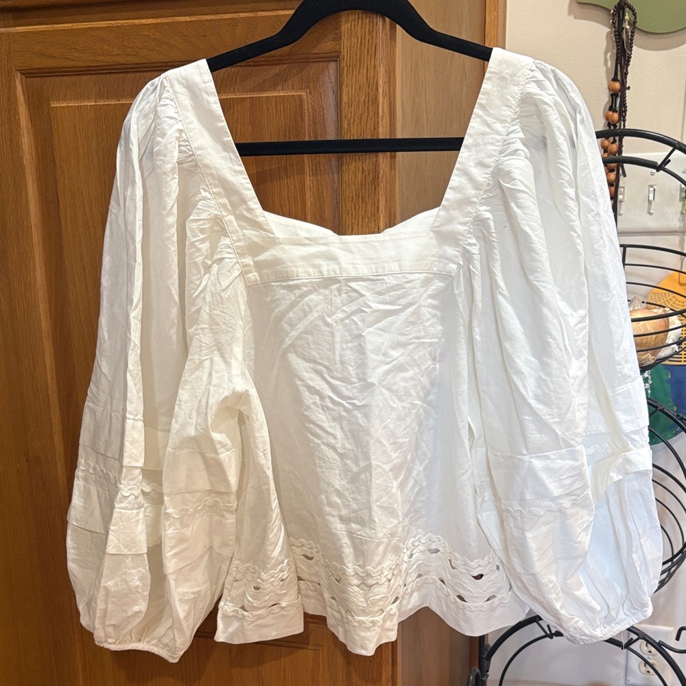 Chic White Blouse with Puff Sleeves